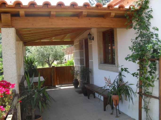 Others 3, Countryside Cottage with Private Terrace, Ponte de Lima