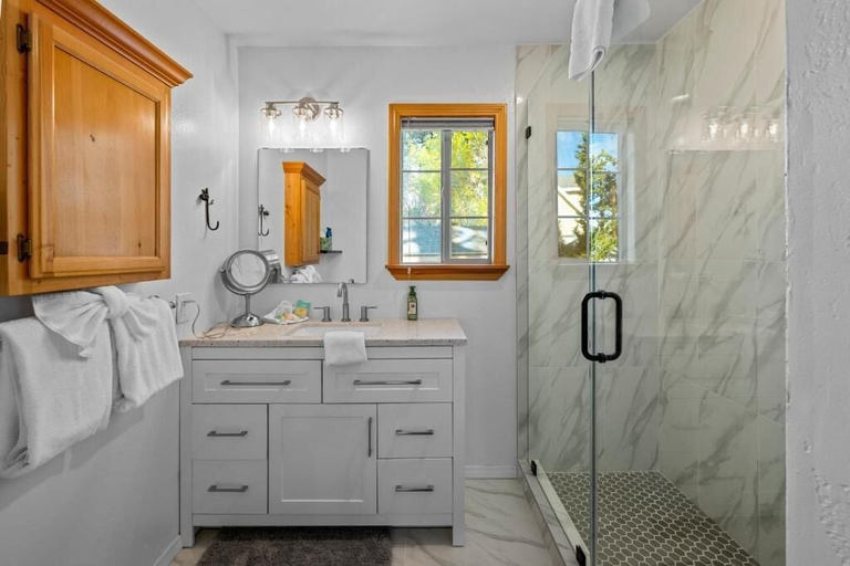 Bathroom 5, Log Cabin Dream, San Bernardino