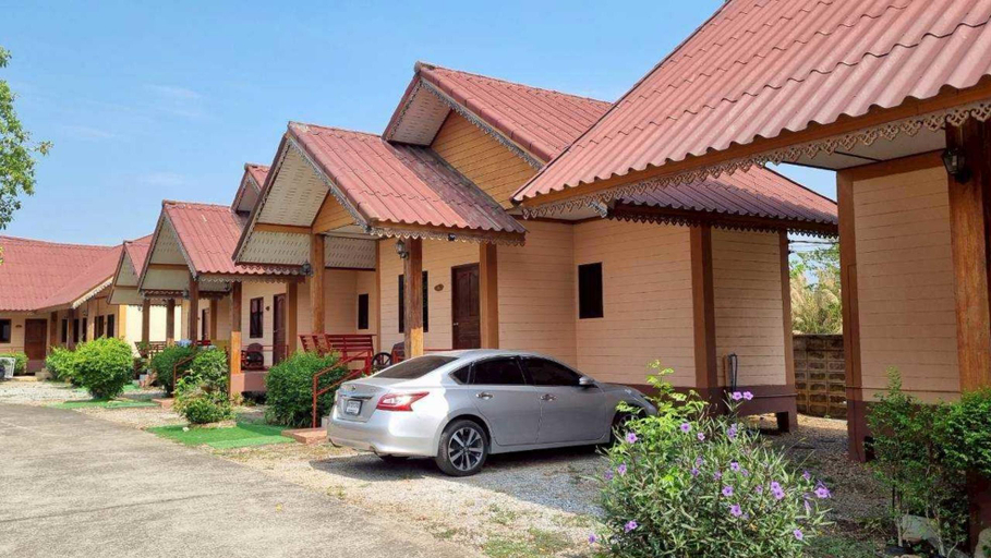 Entrance 4, Sinsawat Resort, Muang Uttaradit