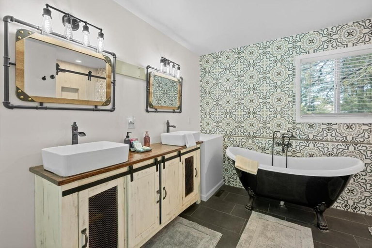 Bathroom 4, Mockingbird Retreat, San Bernardino