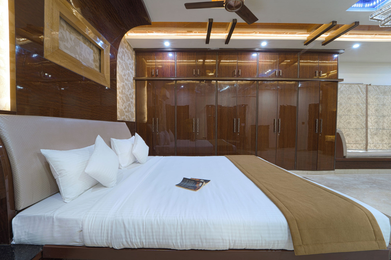 Room 3, Alaya Stays Royal Valora 5BHK villa, Bangalore
