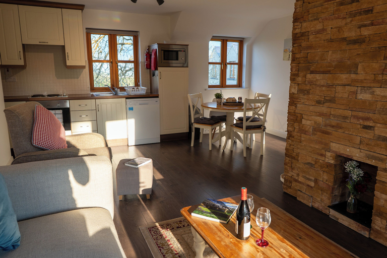 Others 5, Burren Court Lodge