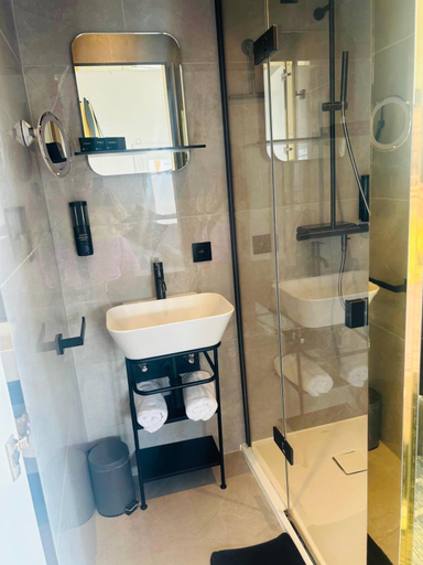 Bathroom 3, Bed & Breakfast Maison Noire Westende-bad incl parking & ontbijt, West-Vlaanderen