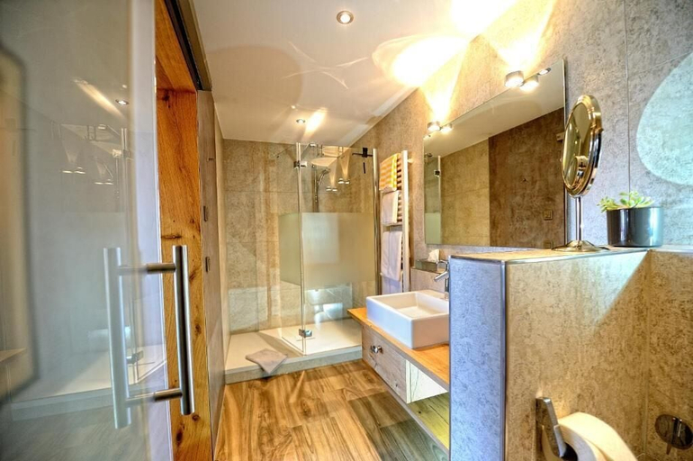 Bathroom 4, Landhotel Talblick, Calw