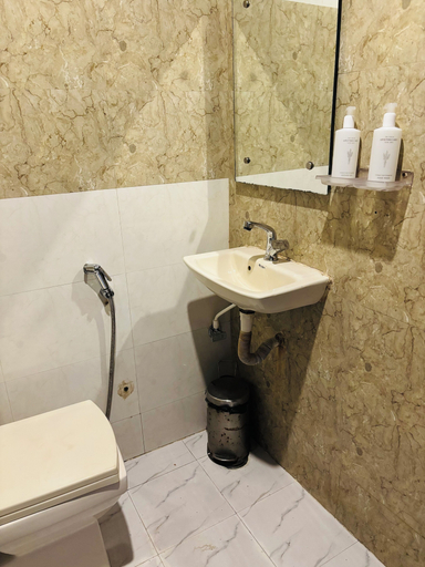 Bathroom, Hotel Rhythm Residency, Agra