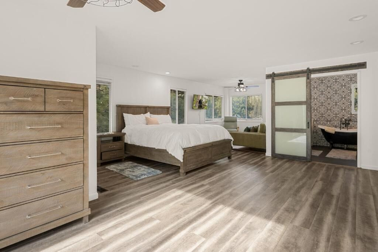 Room 1, Mockingbird Retreat, San Bernardino