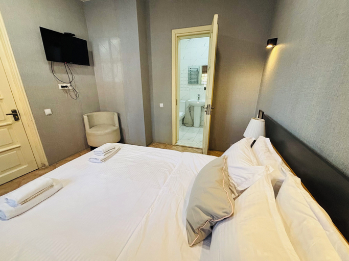 Room 5, 62 Dimitri Uznadze str., Tbilisi