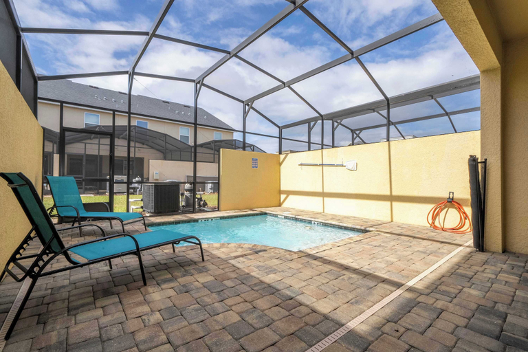 Pool 3, Family Fun Moana, Mario, Harry Potter Stay, Osceola