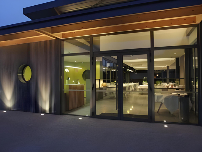 Exterior & Views