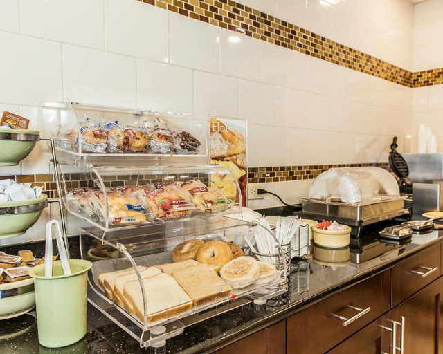 Food & Drinks 5, Quality Inn & Suites Mattoon South, Coles