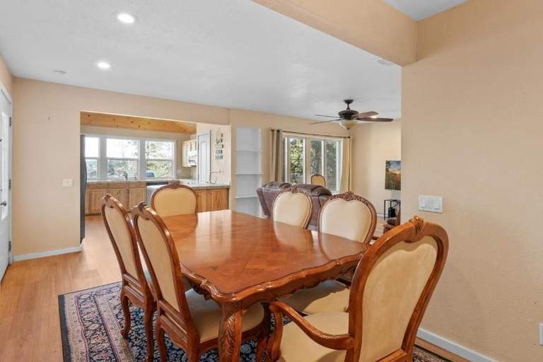 Dining, Appleview, San Bernardino
