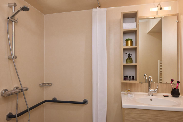 Bathroom, Quality Aparthotel Parc Marne la Vallée, Seine-et-Marne
