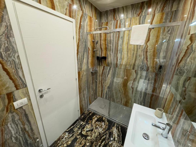Bathroom 2, Caos Calmo House, Roma