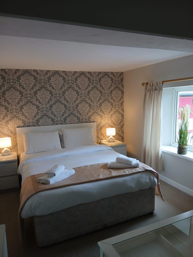 Bedroom 2, The Cross Oak Inn, Caerphilly