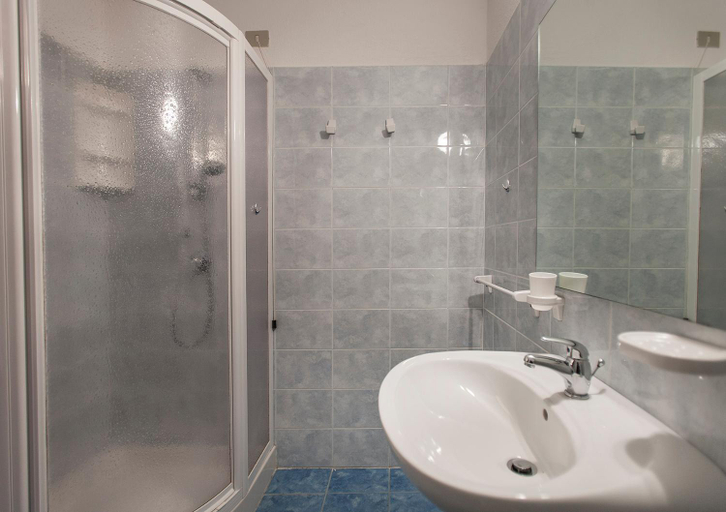 Bathroom 3, Hotel Roma Aparthotel, Verona