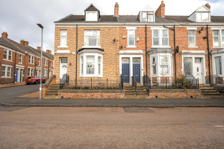 Exterior, Apt - Sleeps 10 - Parking - Ideal for Contractors, Gateshead