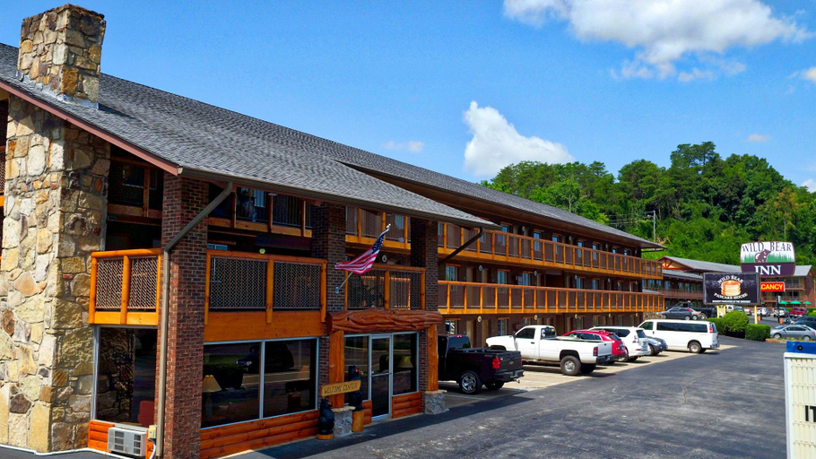 Exterior & Views 1, Wild Bear Inn, Sevier