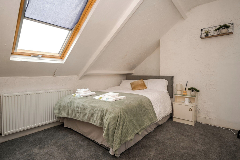 Room 3, Apt - Sleeps 10 - Parking - Ideal for Contractors, Gateshead