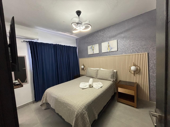 Room 3, De Lujo, Santiago de los Caballeros