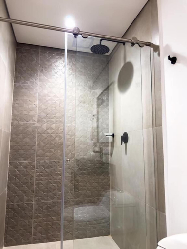 Bathroom 2, Habitat Ochentayuno, Medellín