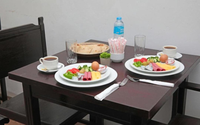 Food & Drinks, Sphinx Hotel, Qasr an-Nil
