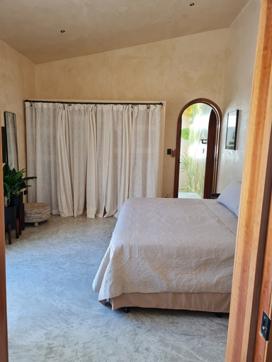 Room 5, La Bocania, Progreso