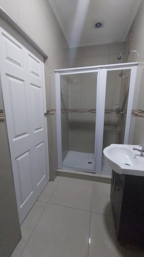 Bathroom 4, Bayside Lodge Pinetown, eThekwini
