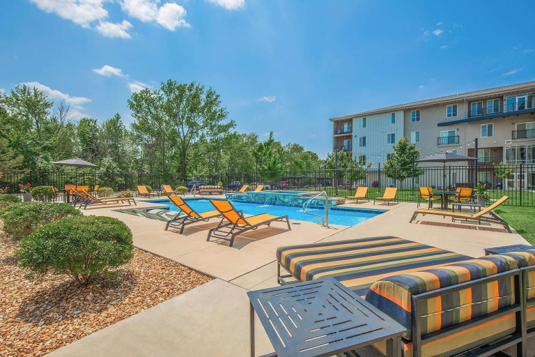 Pool 4, Landing Spectacular 1bd, Courtyard, Greene
