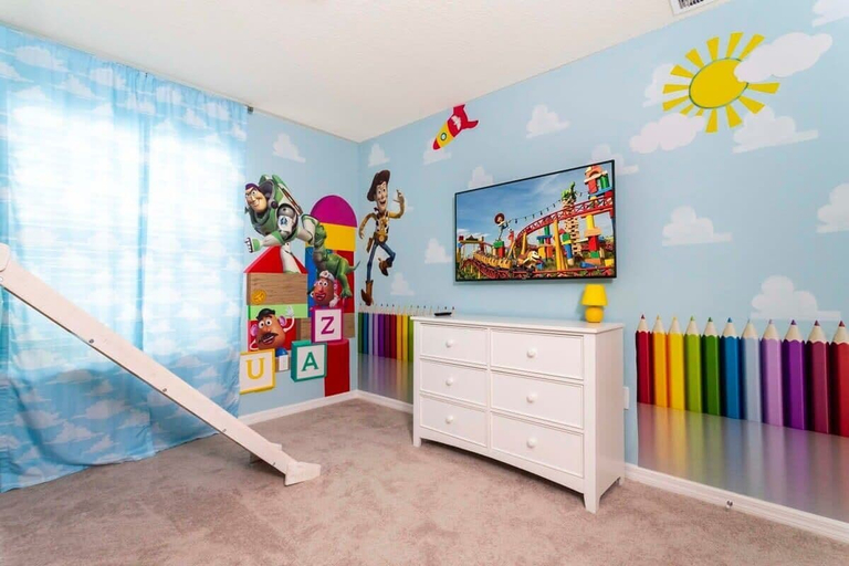 Room 5, New & Fun Family Getaway - Super Cute Home, Polk