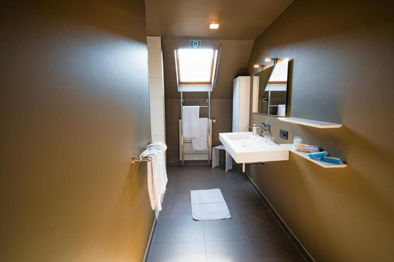 Bathroom 4, Su'ro, Oost-Vlaanderen