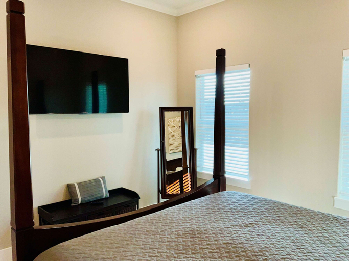 Room 5, Kemah Marina Home for 8, Galveston