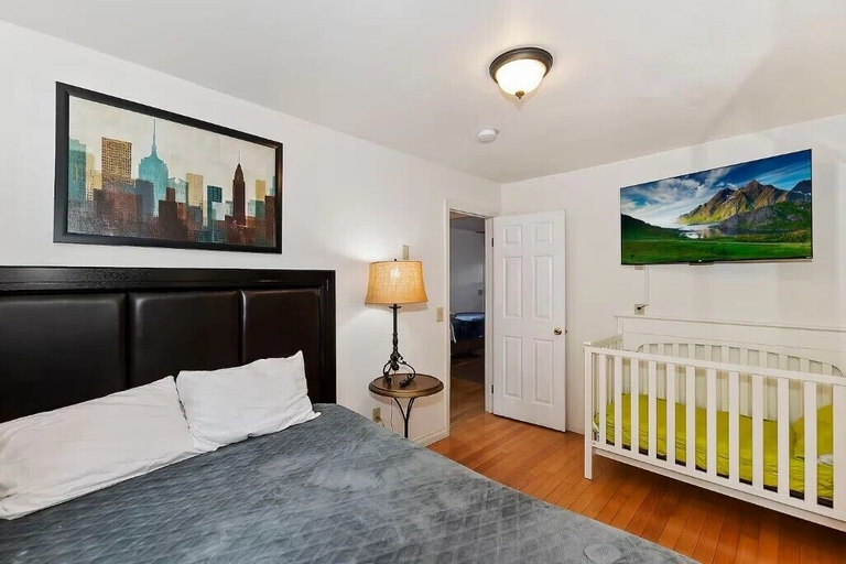 Room 3, Mountain Bearadise, San Bernardino