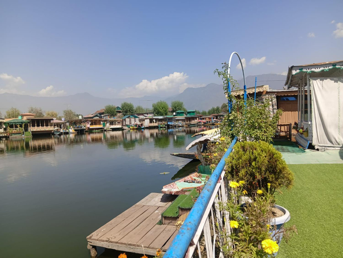 Others 5, New Retreet Houseboat, Srinagar