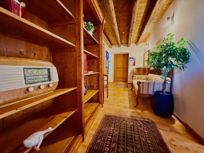 Others 3, Villa Saten, Udine