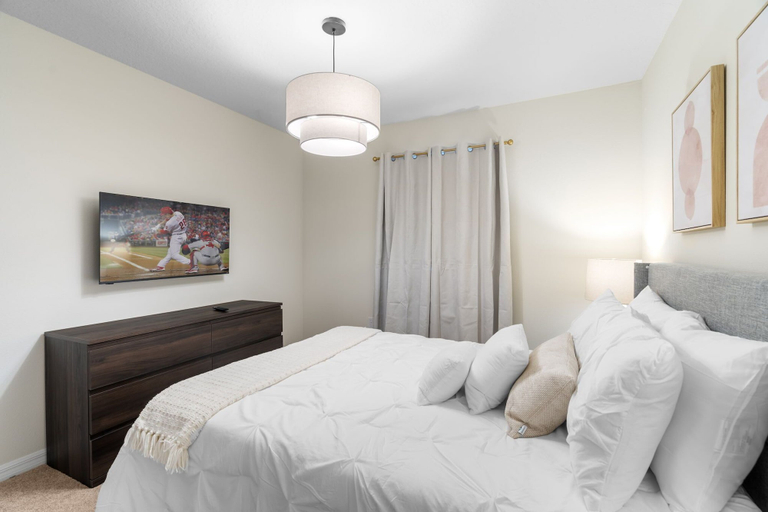 Room 2, Chic Home, Game Room, Themed Beds, Lake