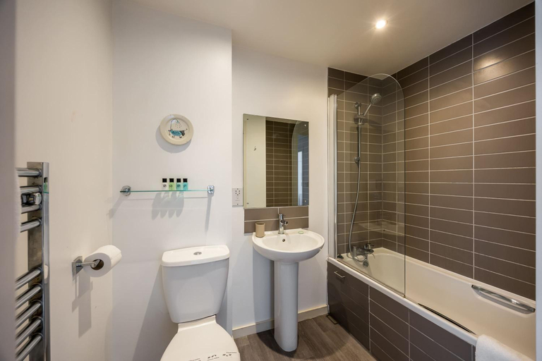 Bathroom, Castle Lanes, Poole