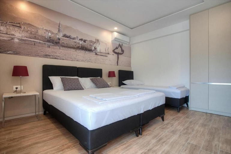 Room 5, Casa Mia