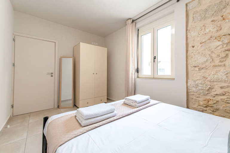 Room 5, Chrisa s Detached Property Near Center Parking, Crete