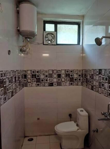 Bathroom, Hotel sparsh ganga, Dehradun