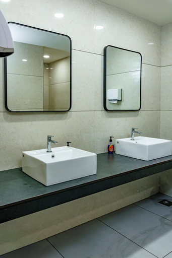 Bathroom 3, Hotel Lals Residency, Pathanamthitta