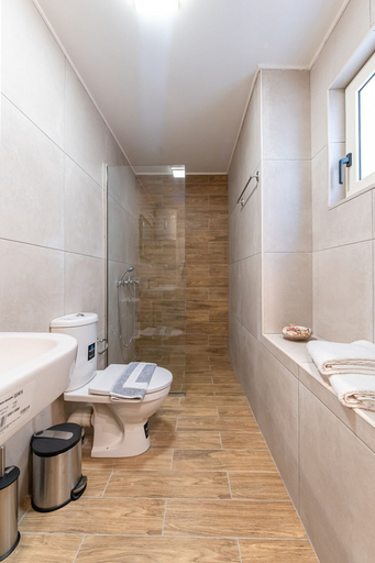 Room 2, Chrisa s Detached Property Near Center Parking, Crete