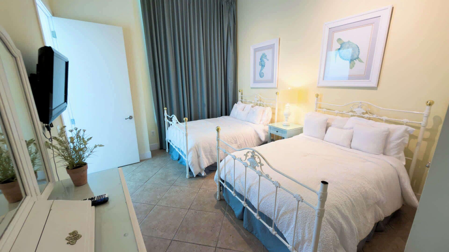 Room 4, Sapphire Penthouse Jr - Unrivaled Luxury - Views, Cameron