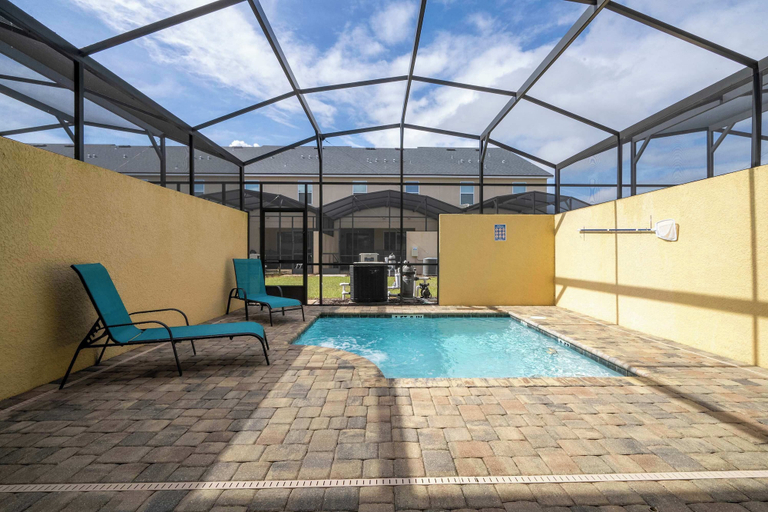Pool 5, Family Fun Moana, Mario, Harry Potter Stay, Osceola