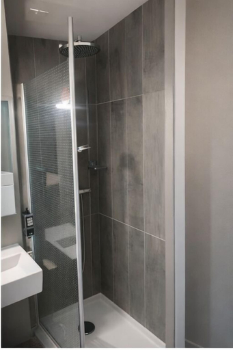 Bathroom 5, ibis Moulins Sud, Allier