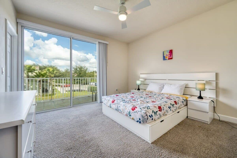 Room 4, Distinctive Home, Private Pool, Lake