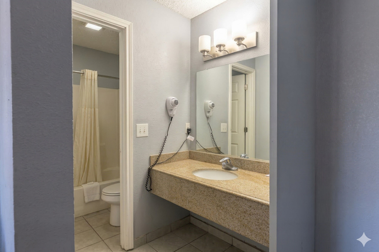 Bathroom 4, HiWay Inn Express Elk City Route 66, Beckham