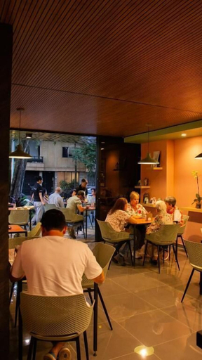 Dining, Habitat Ochentayuno, Medellín