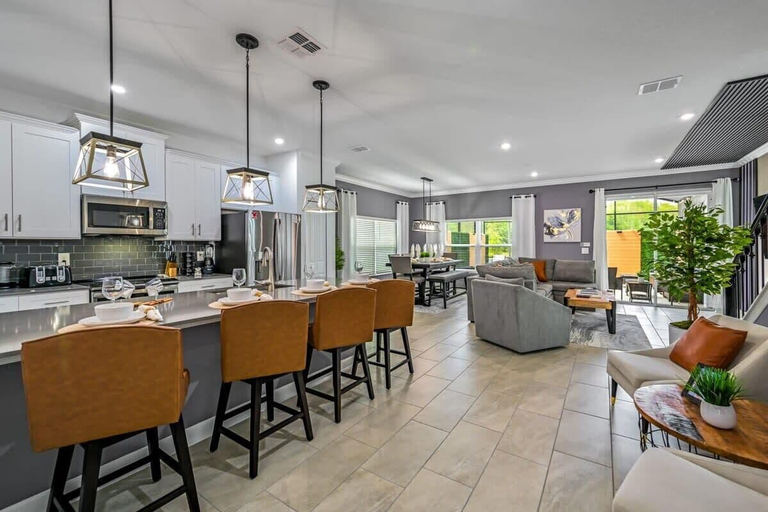 Food & Drinks 4, Luxury, Corner Lot, Pond View Vacation Home, Osceola