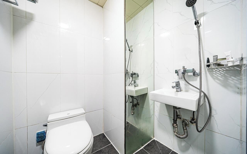 Bathroom 4, Myeongdong Young Inn Hotel, Jung