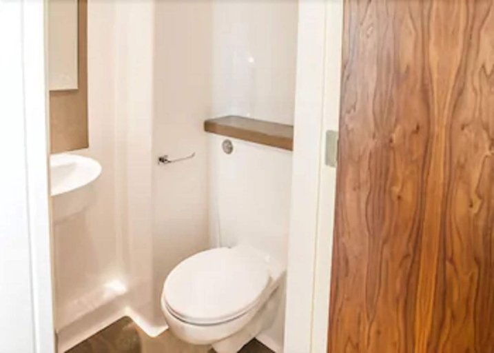 Bathroom 3, Juniper Court, Stirling